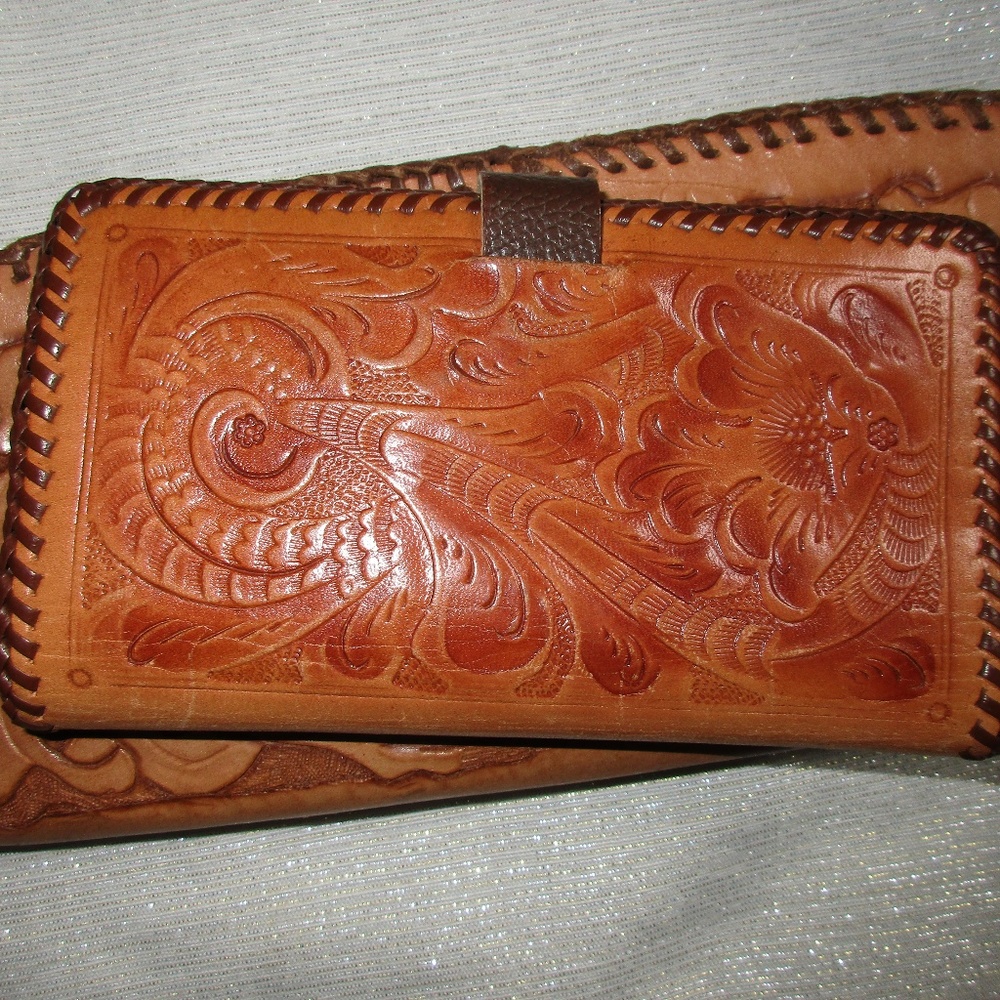 VTG HANDTOOLED LEATHER WALLET CHECKBOOK COINPURSE